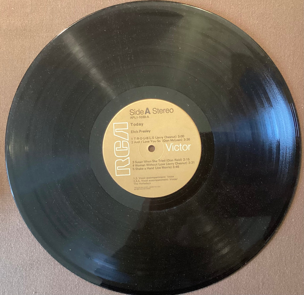 Elvis Presley on RCA APL1-1039: Elvis Today; E/V