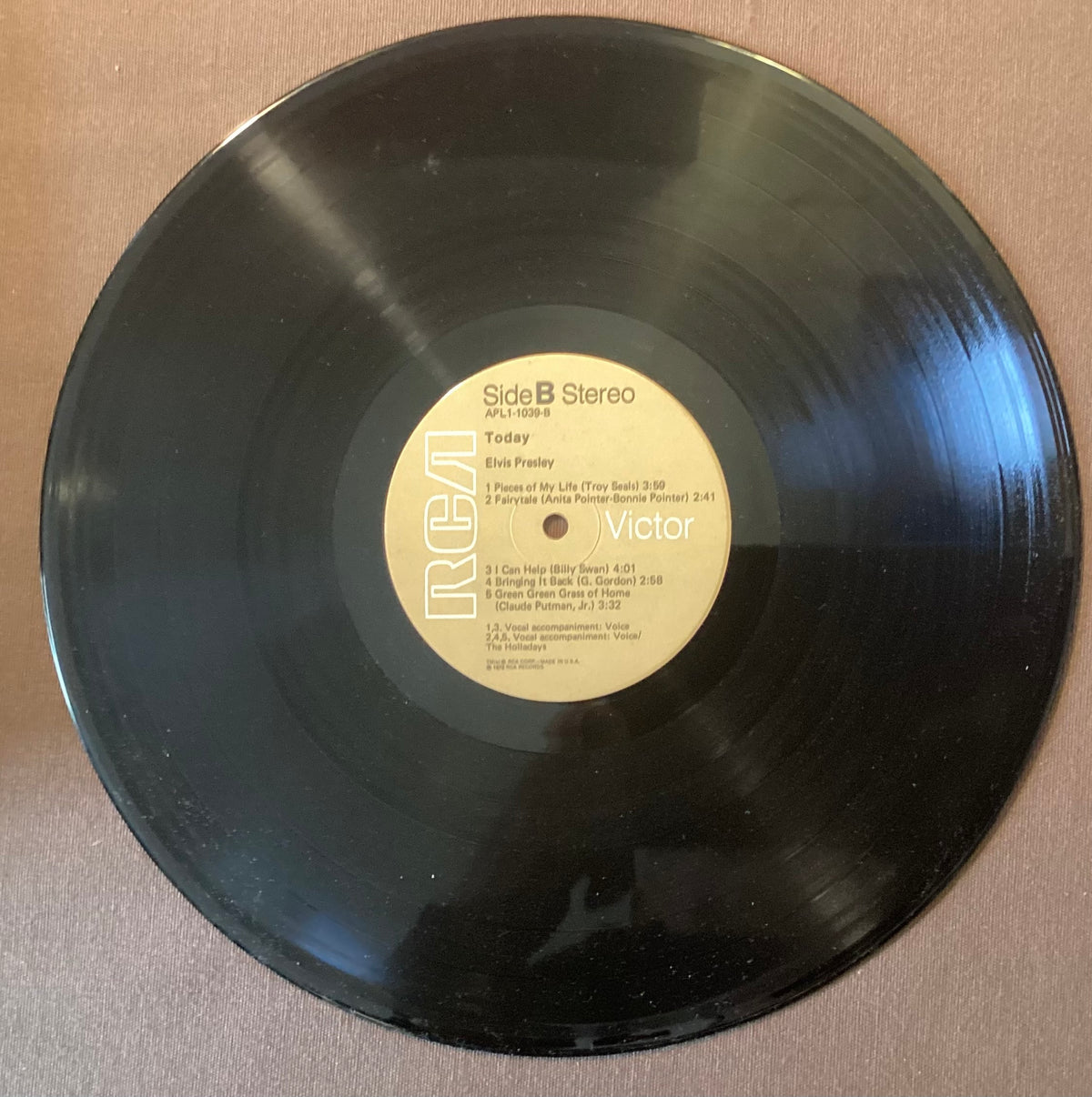 Elvis Presley on RCA APL1-1039: Elvis Today; E/V