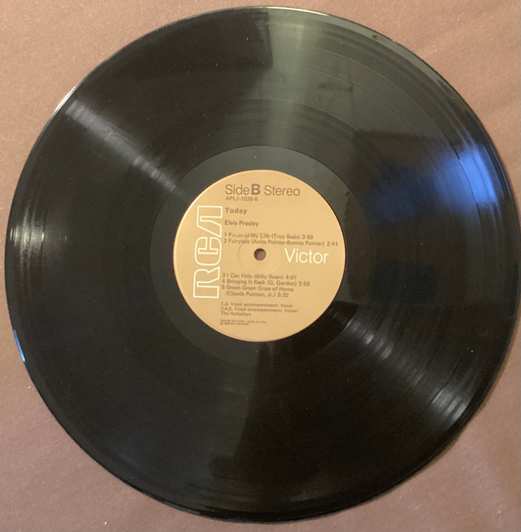 Elvis Presley on LP RCA APL1-1039: Elvis Today; E/V+