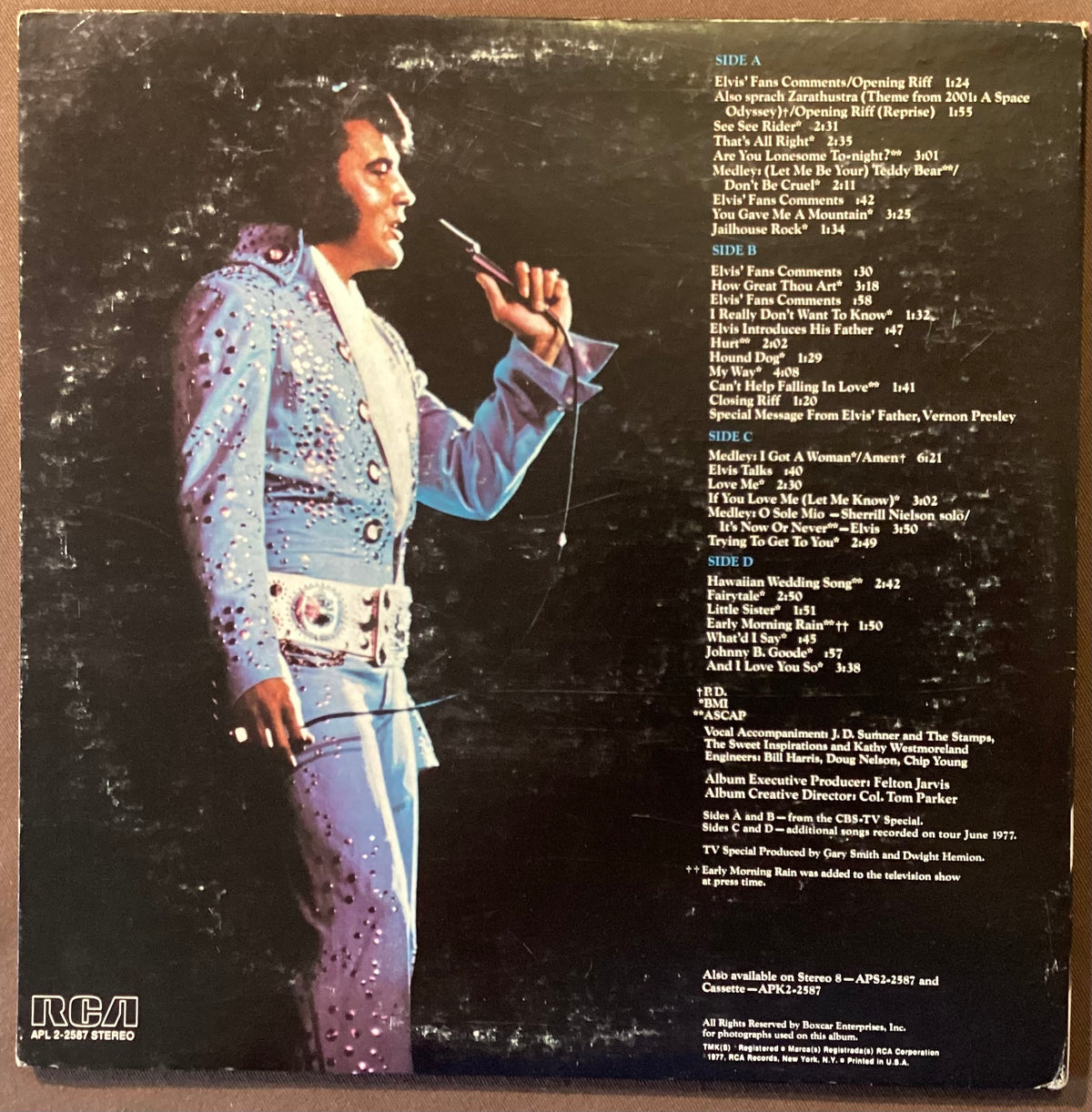 Elvis Presley on LP RCA APL2-2587: Elvis in Concert; V+/V