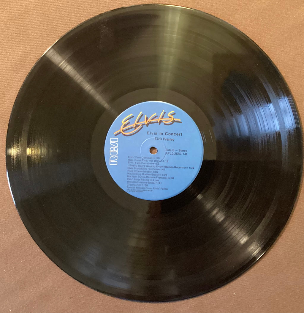 Elvis Presley on LP RCA APL2-2587: Elvis in Concert; V+/V