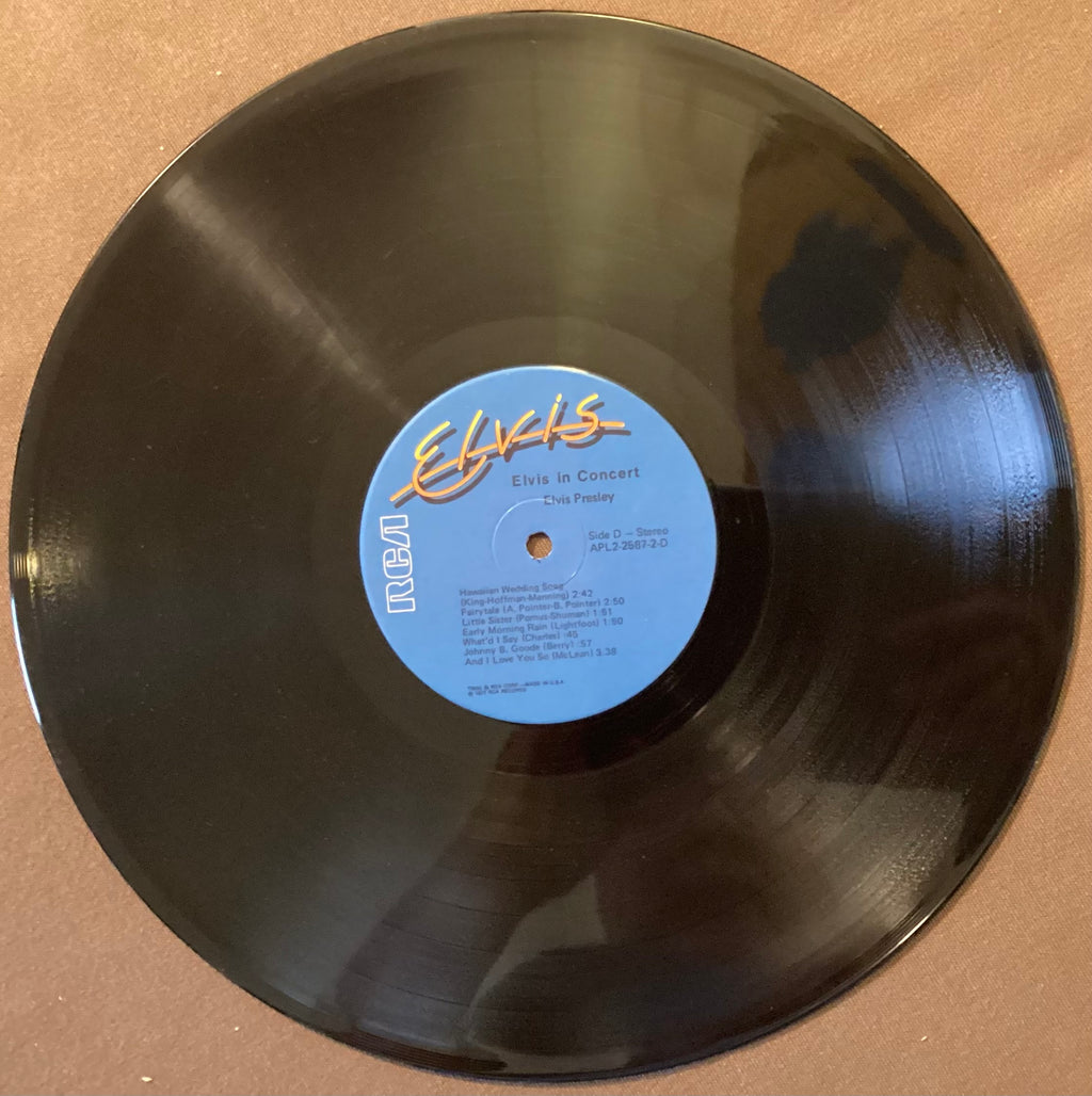 Elvis Presley on LP RCA APL2-2587: Elvis in Concert; V+/V