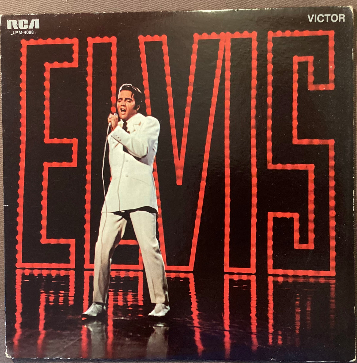 Elvis Presley on LP RCA LPM-4088: Soundtrack from his NBC TV Special; V+/V+